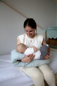 Perna multifunctionala pentru alaptat si gravide cu suport detasabil pentru cap BabyJem - Img 2