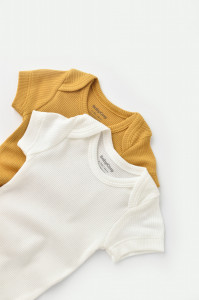 Set 2 body-uri bebe unisex din bumbac organic si modal - Mustar/Ecru, BabyCosy - Img 2