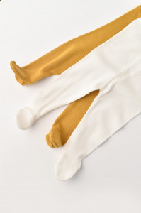 Set 2 pantaloni cu botosei bebe unisex din bumbac organic si modal - Mustar/Ecru, BabyCosy - Img 2