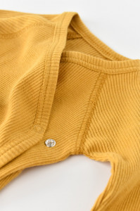 Set 4 piese: bluza, pantaloni, caciulita si manusi din bumbac organic si modal - Mustar, BabyCosy - Img 6