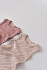 Set de 2 body-uri fara maneci din bumbac organic si modal - Roz/Blush BabyCosy - Img 4