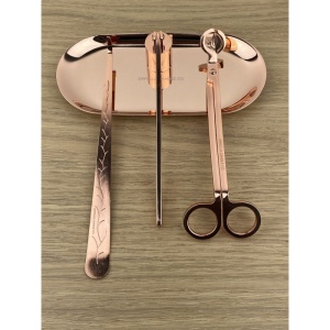 Set accesorii lumânări rose gold pe noptieră