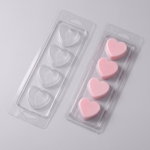 Matriță clam shell cu 4 inimi în linie, umplută cu wax melts roz, PET transparent