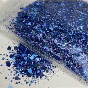 Detaliu particule chunky glitter albastru mediu