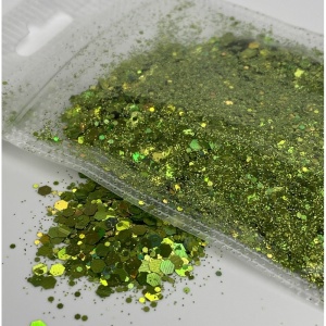 Detaliu particule chunky glitter verde deschis