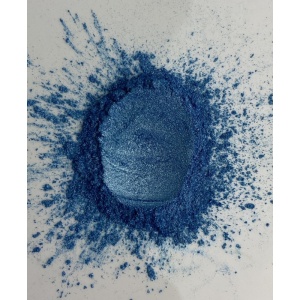 Pudră mica albastru deschis cu efect sidefat pentru wax melt, rășină epoxidică și machiaj.