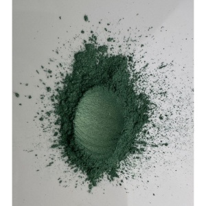 Pudră mica verde închis cu efect sidefat pentru wax melt, rășină epoxidică și machiaj.