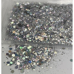 Detaliu particule chunky glitter argintiu