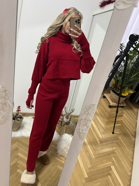 Trening Lora Burgundy