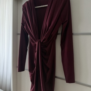 Rochie Modelatoare BELLA Burgundy - Img 3