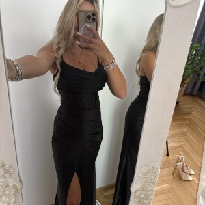 Rochie Ariana Full Black