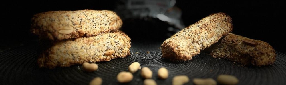 Batoane muesli cu arahide și nucă de cocos