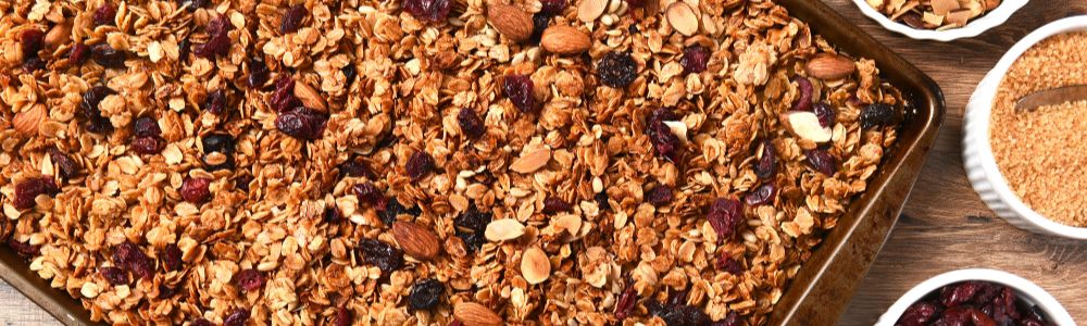 Granola cu unt de arahide și banane (fără zahăr)