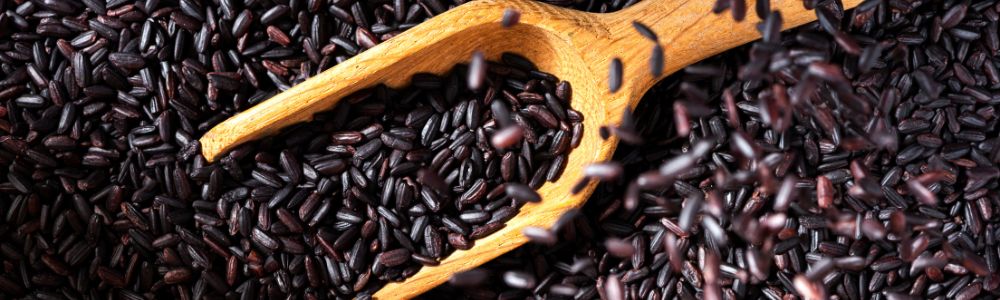 Nutriția orezului negru: ce trebuie să știi despre "orezul interzis"