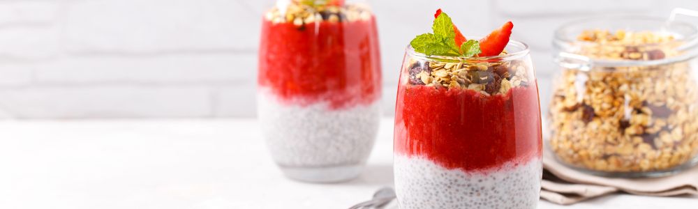 Budincă din semințe de chia cu 3 ingrediente, cu compot