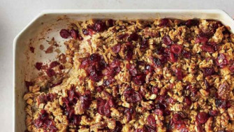 Budinca de quinoa cu fructe si fulgi de ovaz
