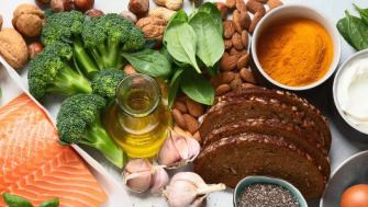 Dietă pentru refluxul gastric: alimente pe care să le consumi și pe care să le eviți