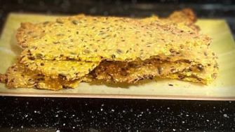 Crackers din semințe și făină de migdale