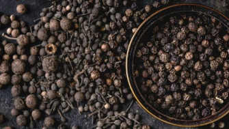 Beneficiile incredibile ale piperului negru