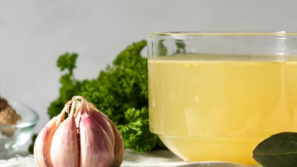 Supă de Oase de Pui: Ușor de Făcut și Plină de Aromă