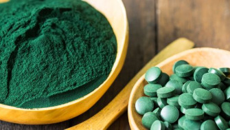 Beneficiile Spirulinei: 14 Motive să Folosești Acest Superaliment