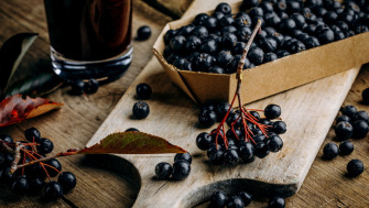 Aronia: Beneficii, Contraindicații și Moduri de Consum
