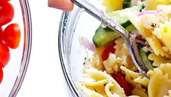Salata mediteraneana cu paste