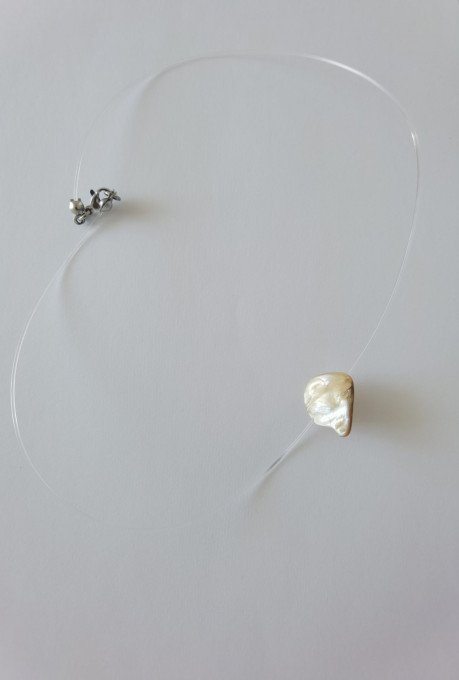 Colier fir transparent cu sidef natural de culoare ivory-sidefat
