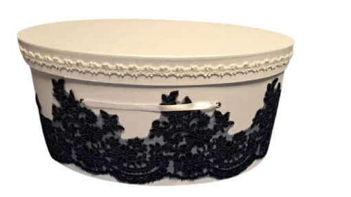 Cutie de trusou pentru botez, tip cufar, decorata cu dantela bleumarin