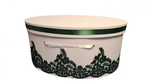 Cutie de trusou pentru botez, tip cufar, decorata cu dantela verde