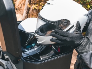 Complete set of SHAD TERRA TR40 adventure saddlebags and SHAD TERRA BLACK aluminium 55L topcase, including mounting kit SHAD BMW F750 GS / F850 GS - Img 22