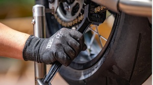 Motorcycle chain brush MUC-OFF 350 - Img 7