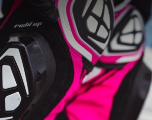 Pantaloni motociclete femei piele Racing Ixon vara model Vortex 3 LS culoare: negru/roz/alb - Img 4