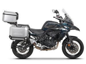 Set complet de cutii de aluminiu SHAD TERRA, 48L cutie centrala si 47L / 47L cutii laterale, incluzand kit montaj si placa SHAD Benelli TRK 502 X 2022 -