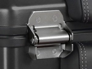 Set complet de cutii de aluminiu, SHAD TERRA NEGRU, 48L cutie centrala si 47L / 47L cutii laterale, incluzand kit de montaj si placa SHAD SUZUKI DL 1000 V-Strom/ DL 1050 V-Strom - Img 14