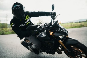 Geaca (hanorac tip hoodie) motociclete barbati Urban Ixon vara model Touchdown Ultra MS culoare: negru/alb/galben - Img 4