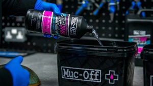 Motorcycle air filter cleaner MUC-OFF 20213 1l - Img 2