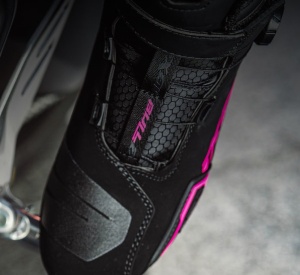 Ghete moto Roadster femei All Season Ixon model Bull 2 WP LS culoare: negru/fuchsia (roz) (100% waterproof) - Img 3