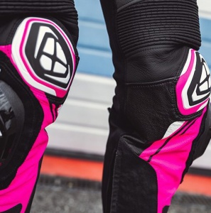 Pantaloni motociclete femei piele Racing Ixon vara model Vortex 3 LS culoare: negru/roz/alb - Img 3