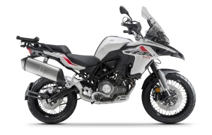 Set of SHAD TERRA TR40 adventure saddlebags and SHAD TERRA aluminium top case TR55 PURE BLACK, including mounting kit SHAD BENELLI TRK 502X - Img 7