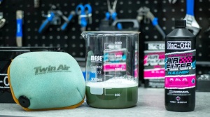 Motorcycle air filter cleaner MUC-OFF 20213 1l - Img 3