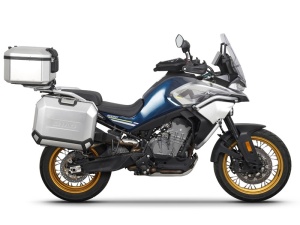 Set complet de cutii de aluminiu SHAD TERRA, 48L cutie centrala si 47L / 47L cutii laterale, incluzand kit montaj si placa SHAD CF Moto 800MT