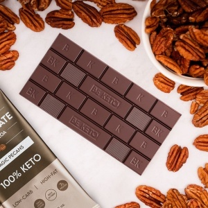 Ciocolata keto neagra 70% cu ulei MCT si NUCI PECAN (fara zahar, lowcarb, vegan) 80g - BE KETO - Img 4