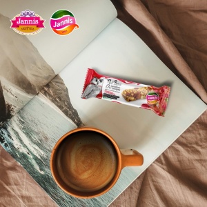 % PROMO % Baton cu CAPSUNI si ZMEURA (fara zahar, fara indulcitor, fara lactoza, vegan) 28g - Jannis - Img 2