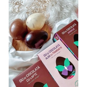 Ou de ciocolata alba cu trandafir si Stevia 100g - Sweeteria - Img 2