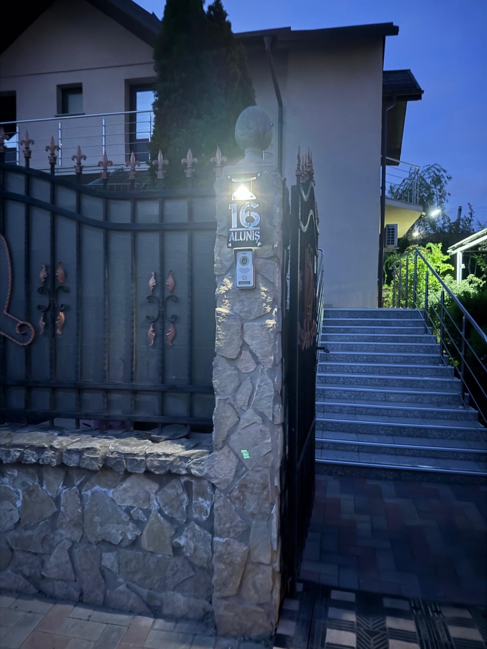 Număr casa iluminat - 4 | YEO