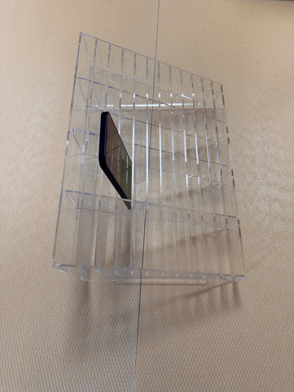 Stand plexiglas depozitare telefoane - 2 | YEO