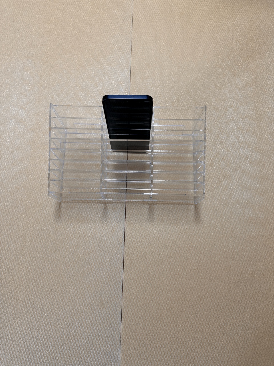 Stand plexiglas depozitare telefoane - 3 | YEO