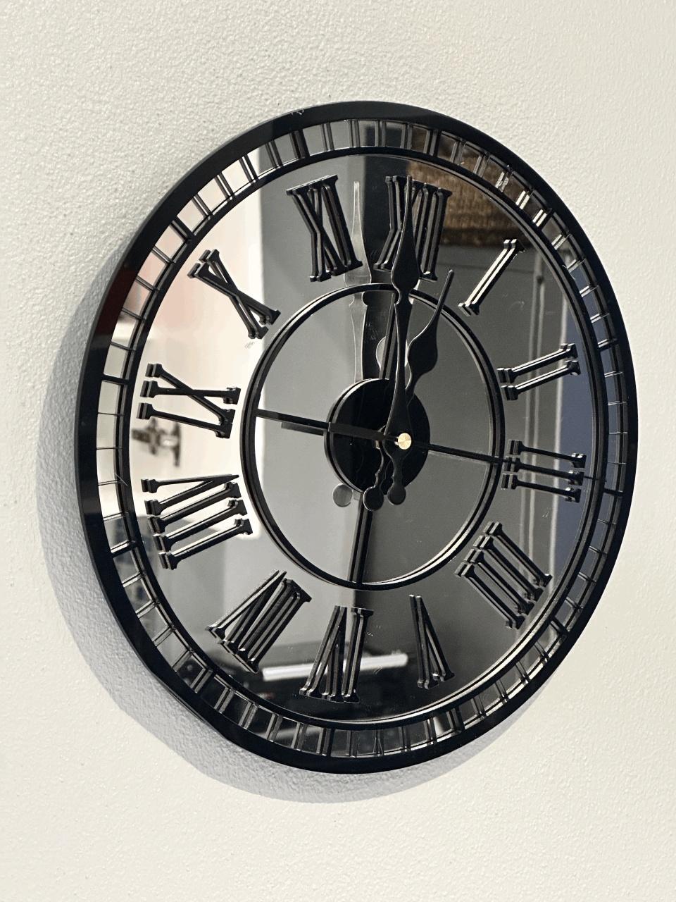 Ceas de perete elegant, realizat manual – un accent sofisticat pentru orice interior! - 2 | YEO