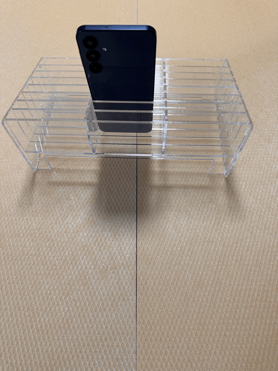 Stand plexiglas depozitare telefoane - 4 | YEO